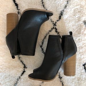 NWOB Qupid peep toe booties